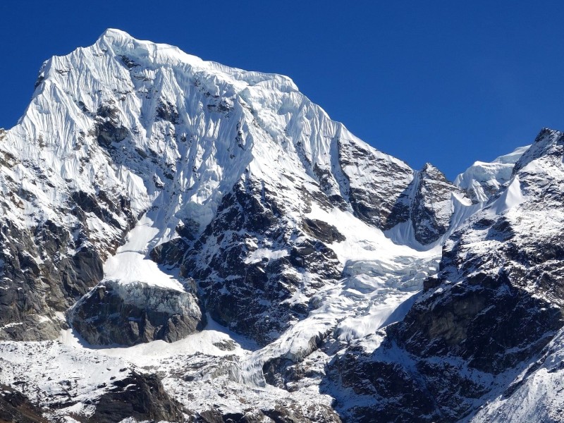 Mt. Cholatse 6,440m Climbing Expedition